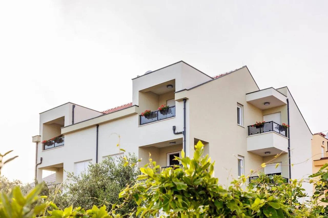 Apartmani Tanita Kastela 0*,