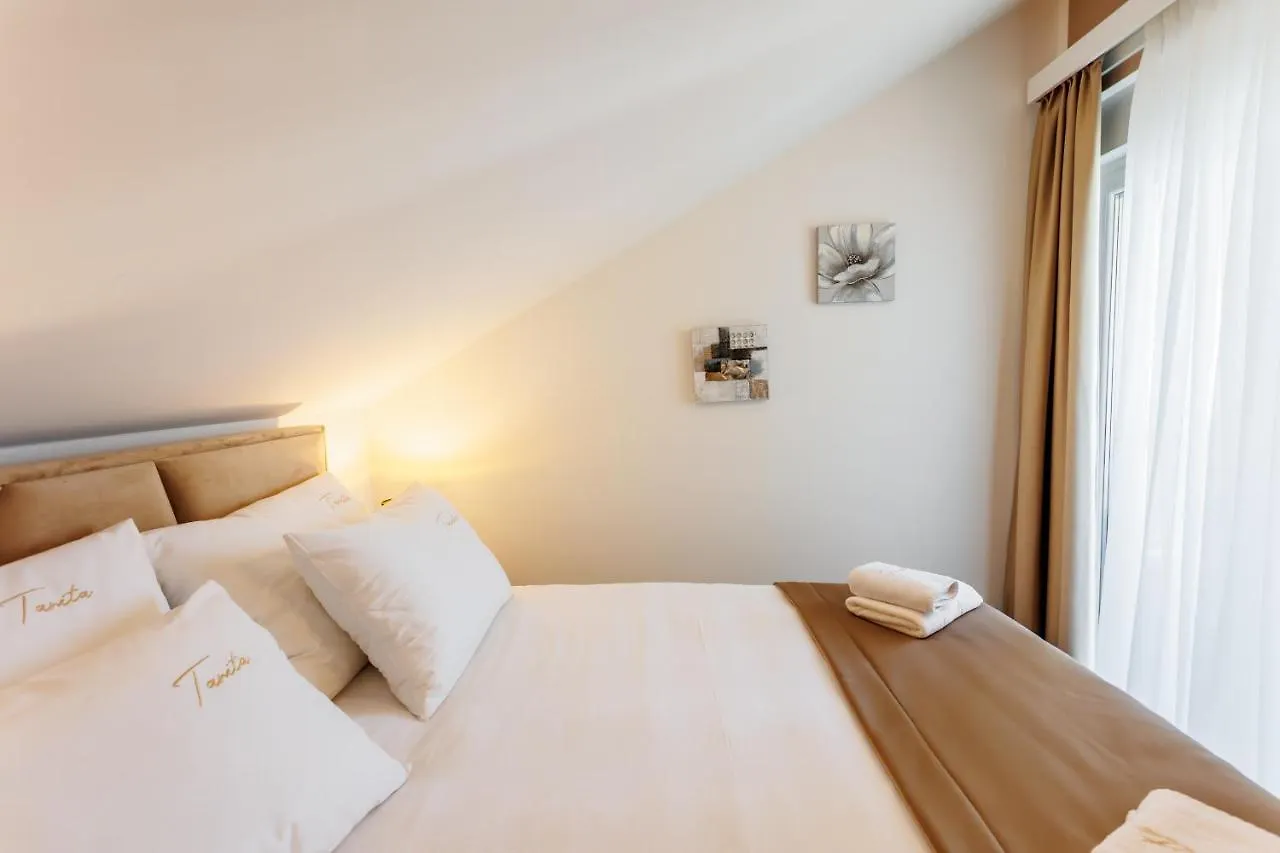 Apartmani Tanita Kastela 0*,
